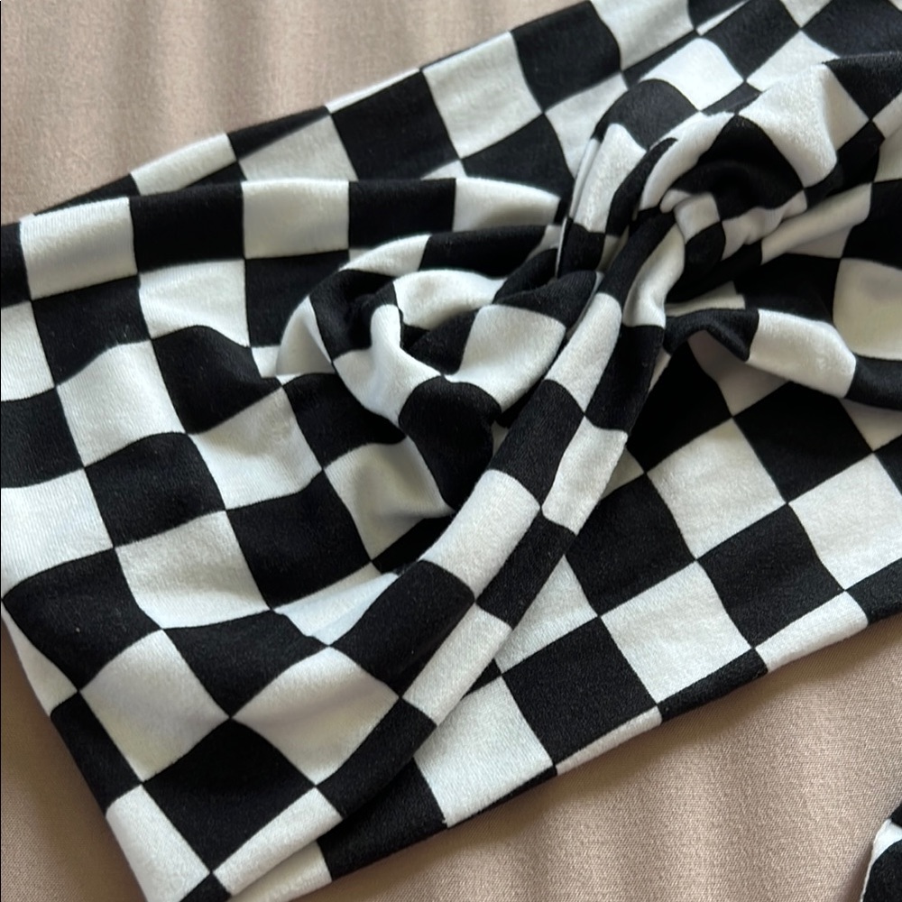 Checkered Black and White Headband - Picture 3 of 3